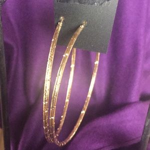 5 for $25  NWT gold earrings